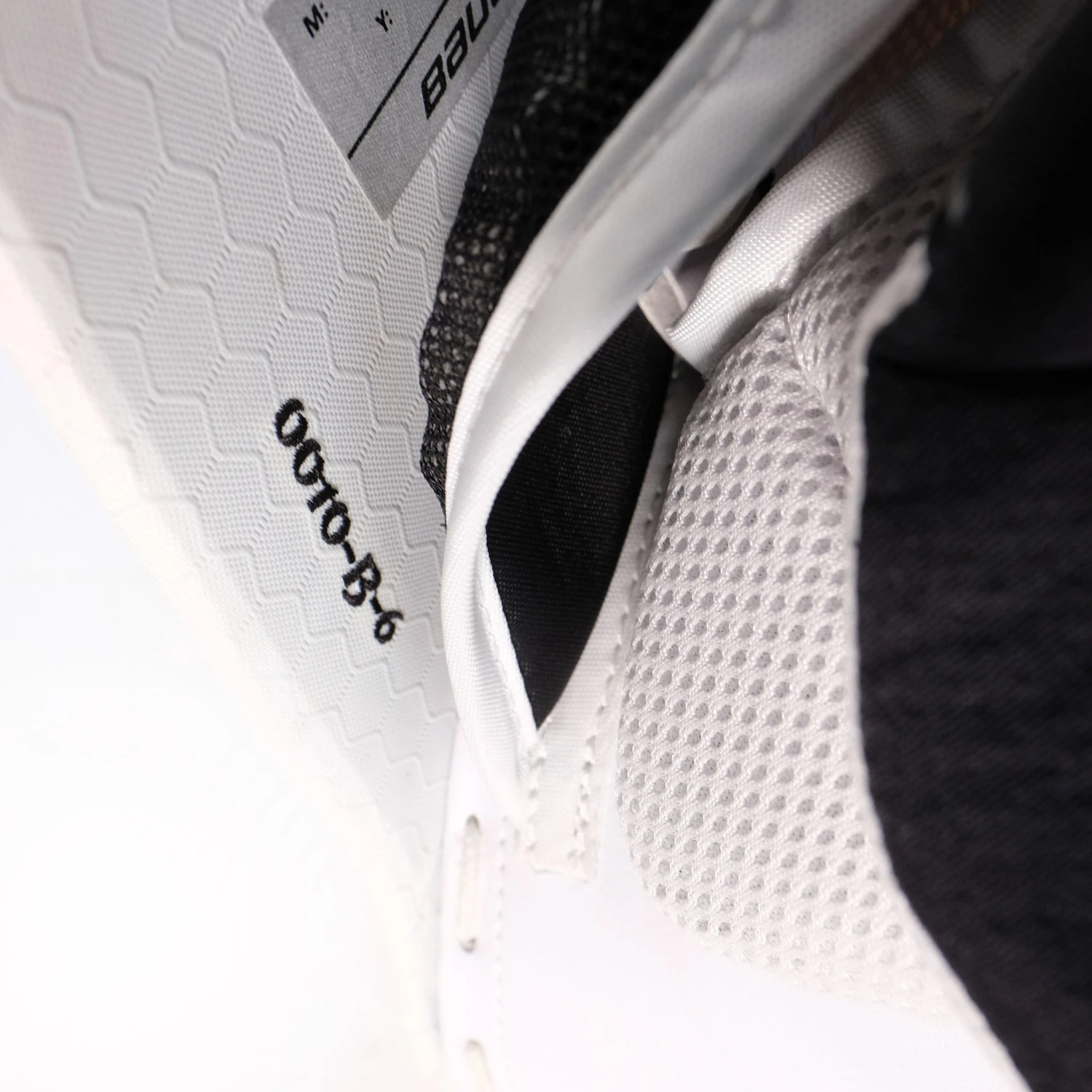 Bauer Supreme NHL Custom Senior Goalie Catcher & Blocker Set - Pro Stock - Mike McKenna 2 Bauer Supreme NHL Custom Senior Goalie Catcher & Blocker Set - Pro Stock - Mike McKenna - Image 2