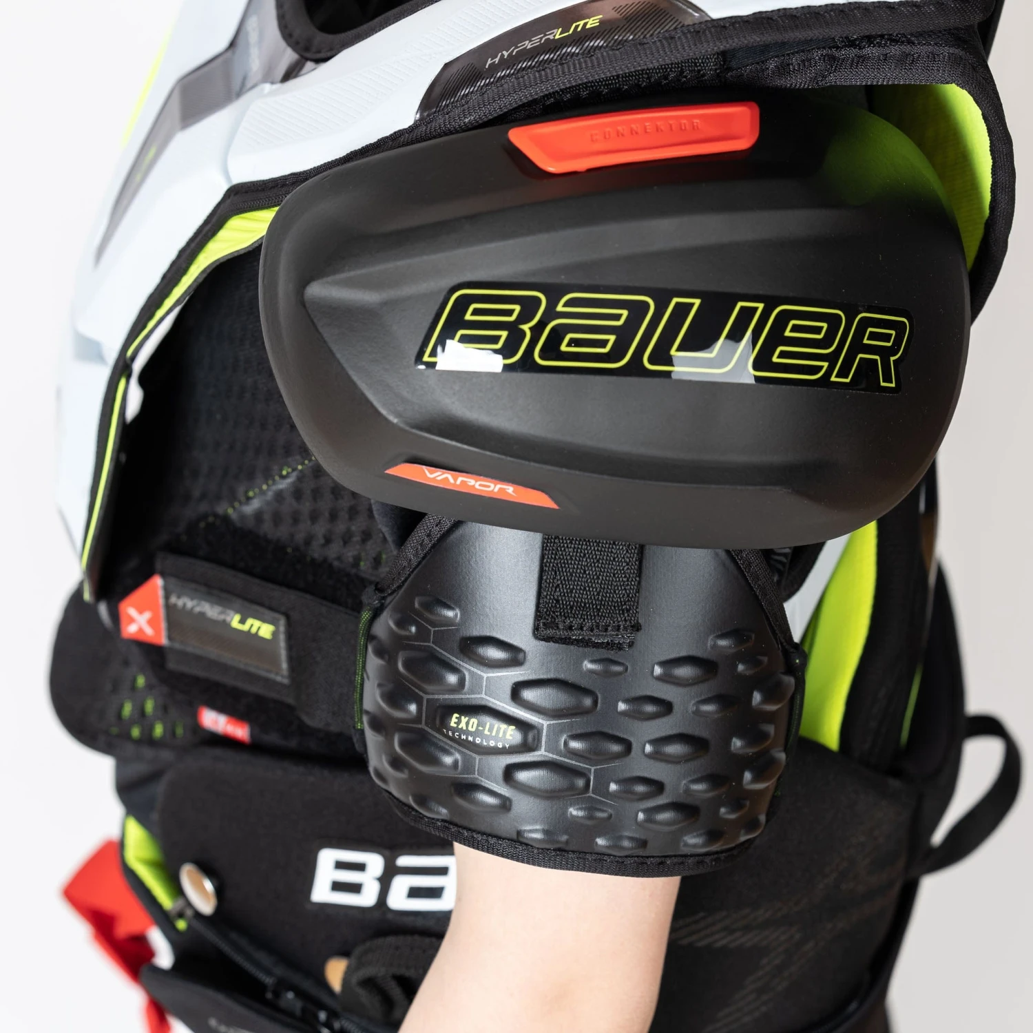 Bauer Vapor Hyperlite Junior Hockey Shoulder Pads 15 Bauer Vapor Hyperlite Junior Hockey Shoulder Pads - Image 15